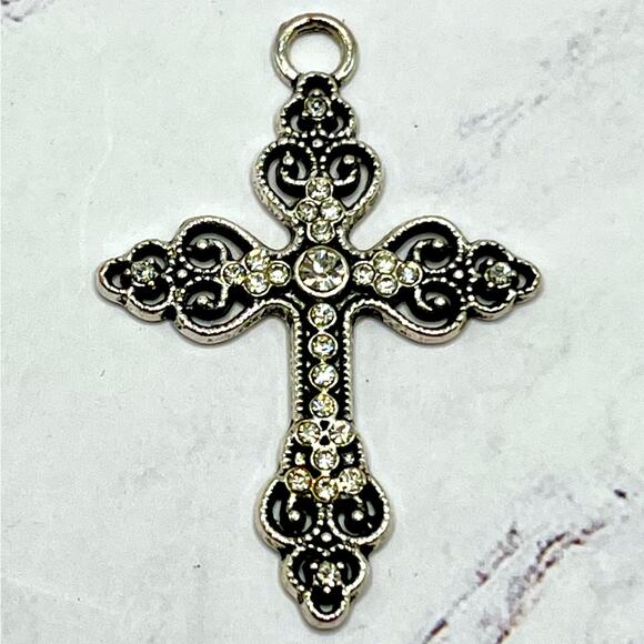 Silver tone rhinestone cross pendant - Picture 1 of 3